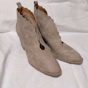 Qupid Open Slit Front Tan heeled booties Size 10 Heel 3”